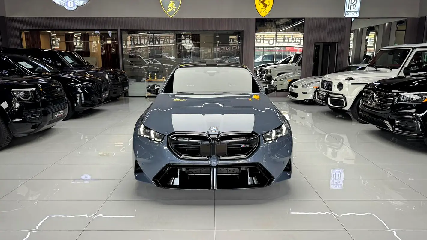 BMW M5 M5 Competition 2025 - photo 10 - Import Émirats | International Cars