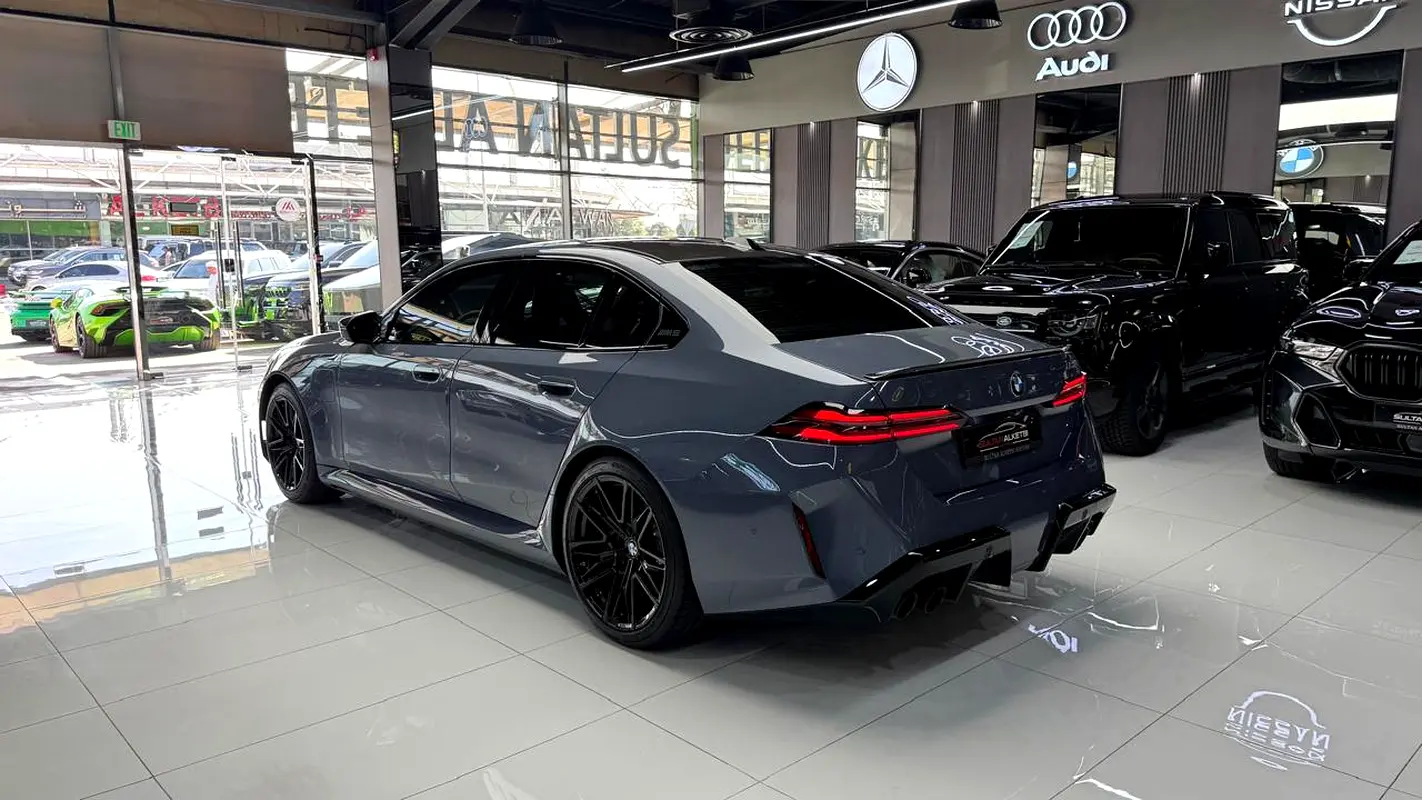 BMW M5 M5 Competition 2025 - photo 9 - Import Émirats | International Cars