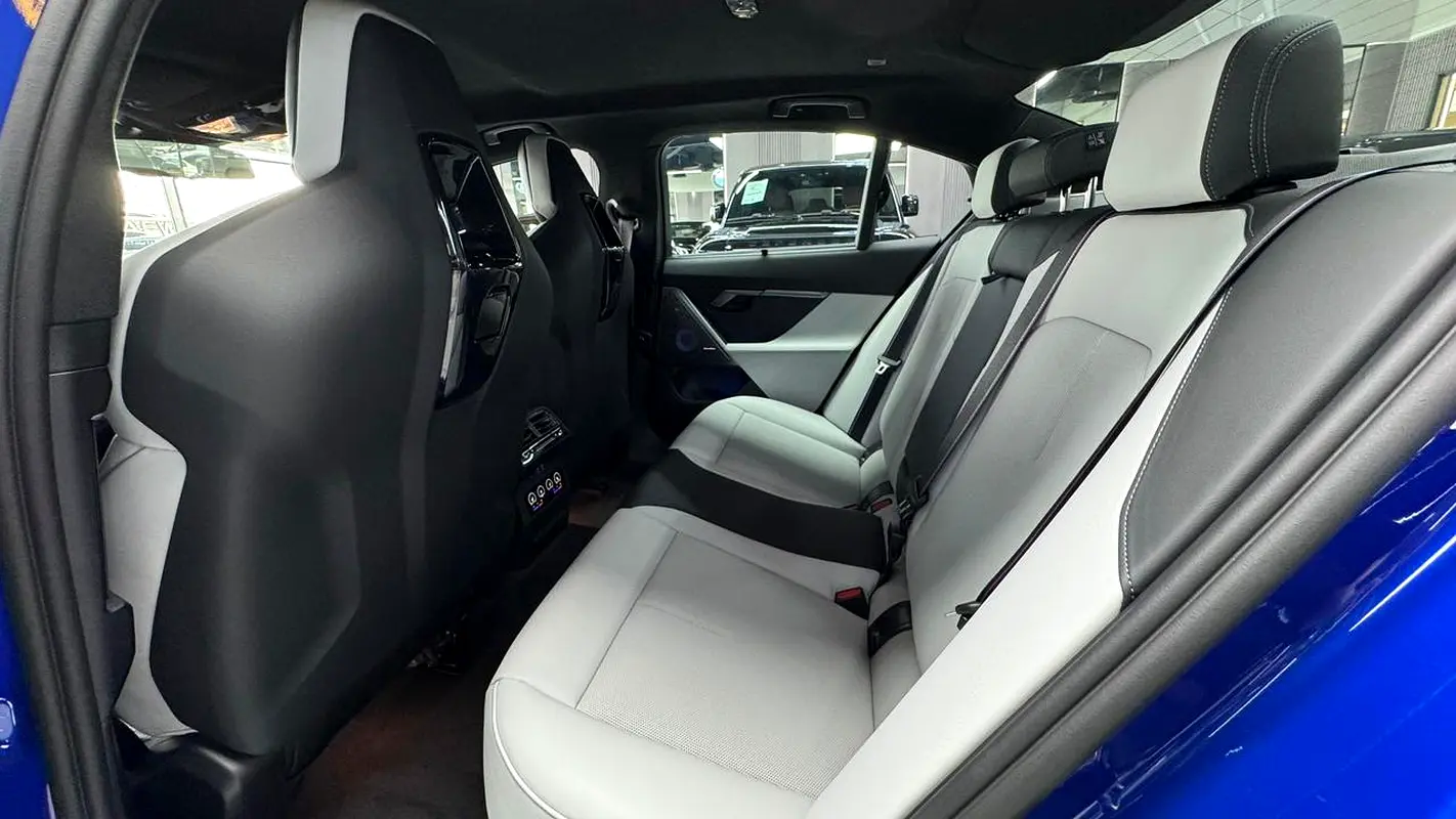 BMW M5 M5 Competition 2026 - photo 11 - Import Émirats | International Cars