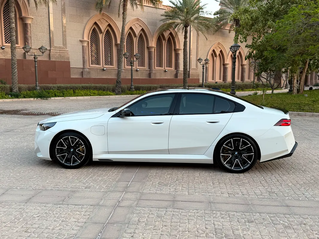 BMW M5 Standard 2025 - photo 4 - Import Émirats | International Cars