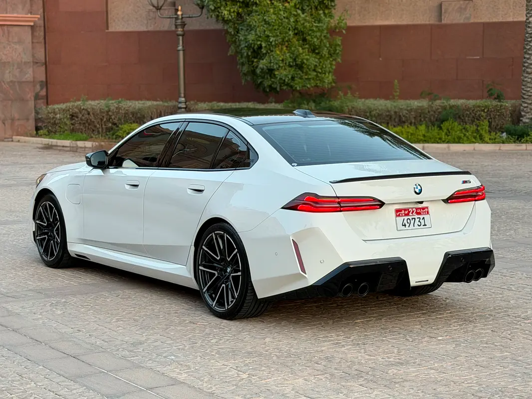 BMW M5 Standard 2025 - photo 6 - Import Émirats | International Cars