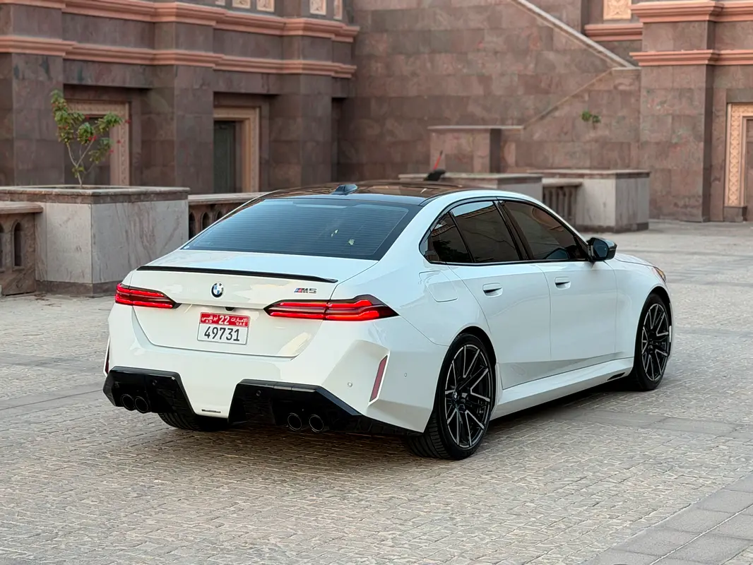 BMW M5 Standard 2025 - photo 8 - Import Émirats | International Cars