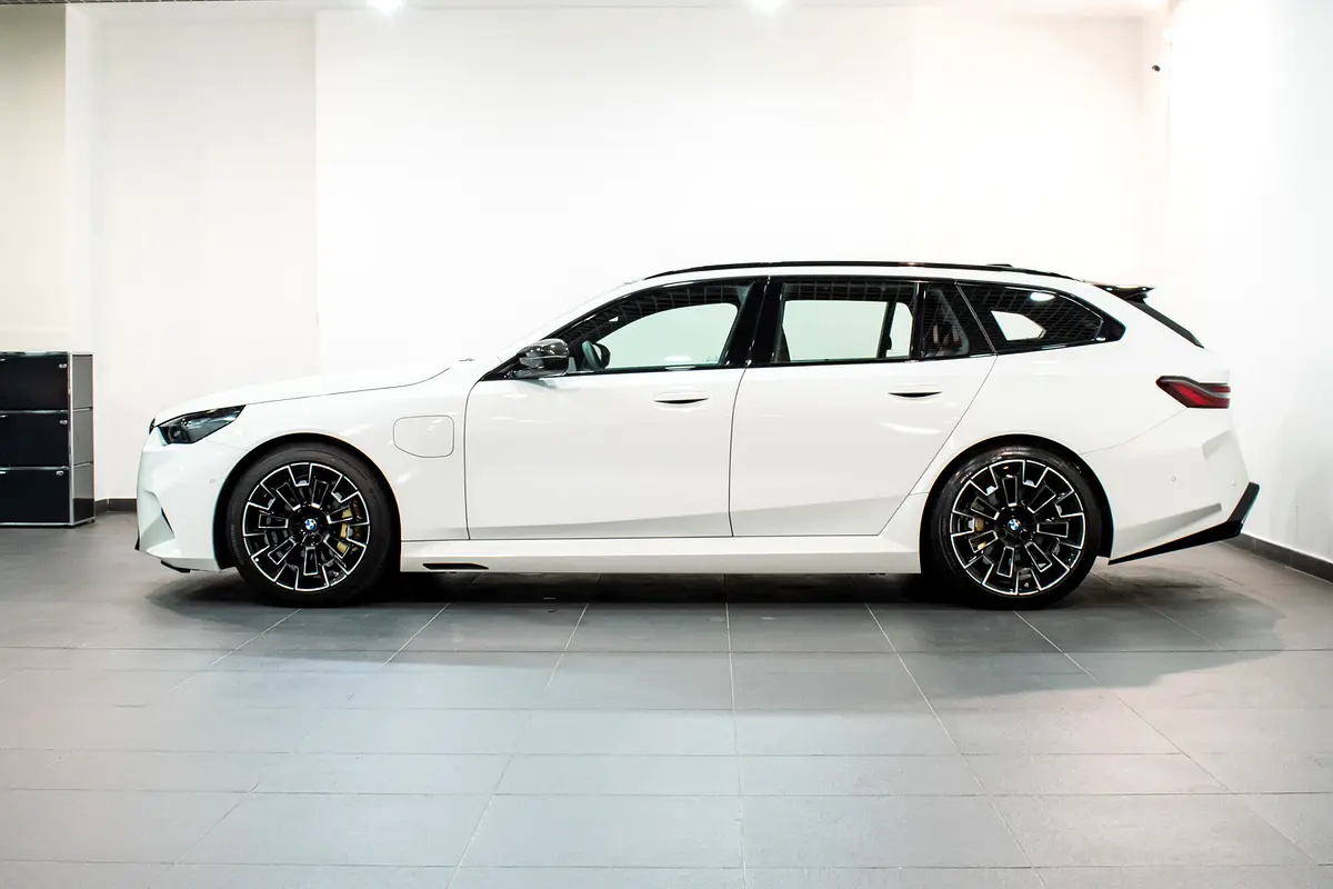 BMW M5 T 2026 - photo 3 - Import Émirats | International Cars