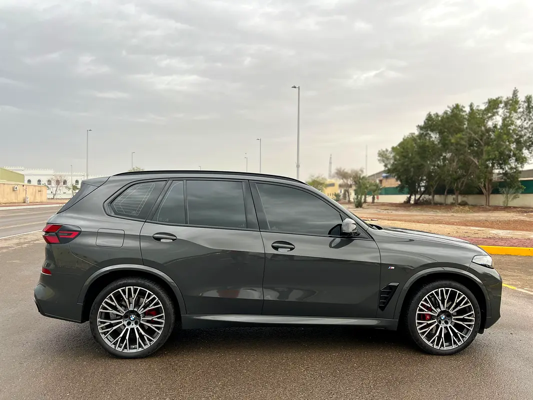 BMW X5 xDrive40i M Sport Pro 2024 - photo 11 - Import Émirats | International Cars