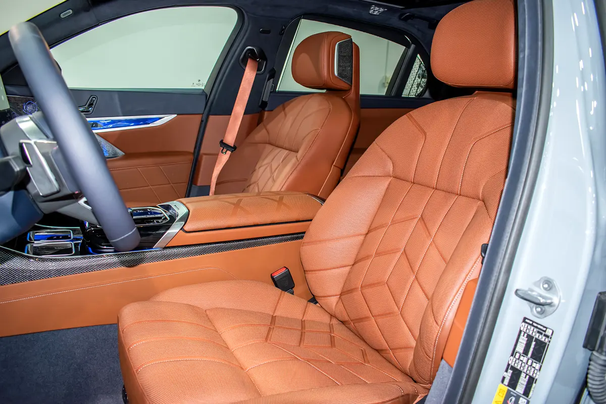 BMW i7 M70 xDrive 2026 - photo 10 - Import Émirats | International Cars