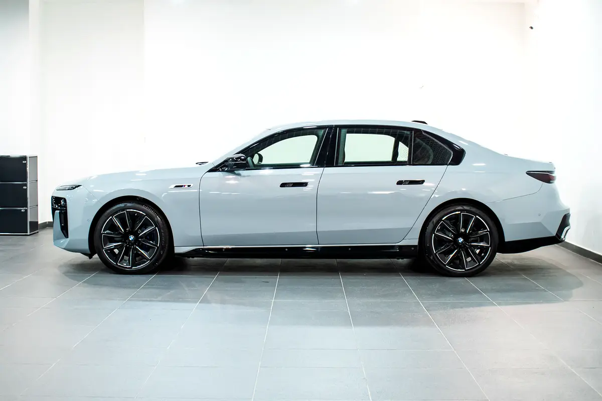 BMW i7 M70 xDrive 2026 - photo 2 - Import Émirats | International Cars