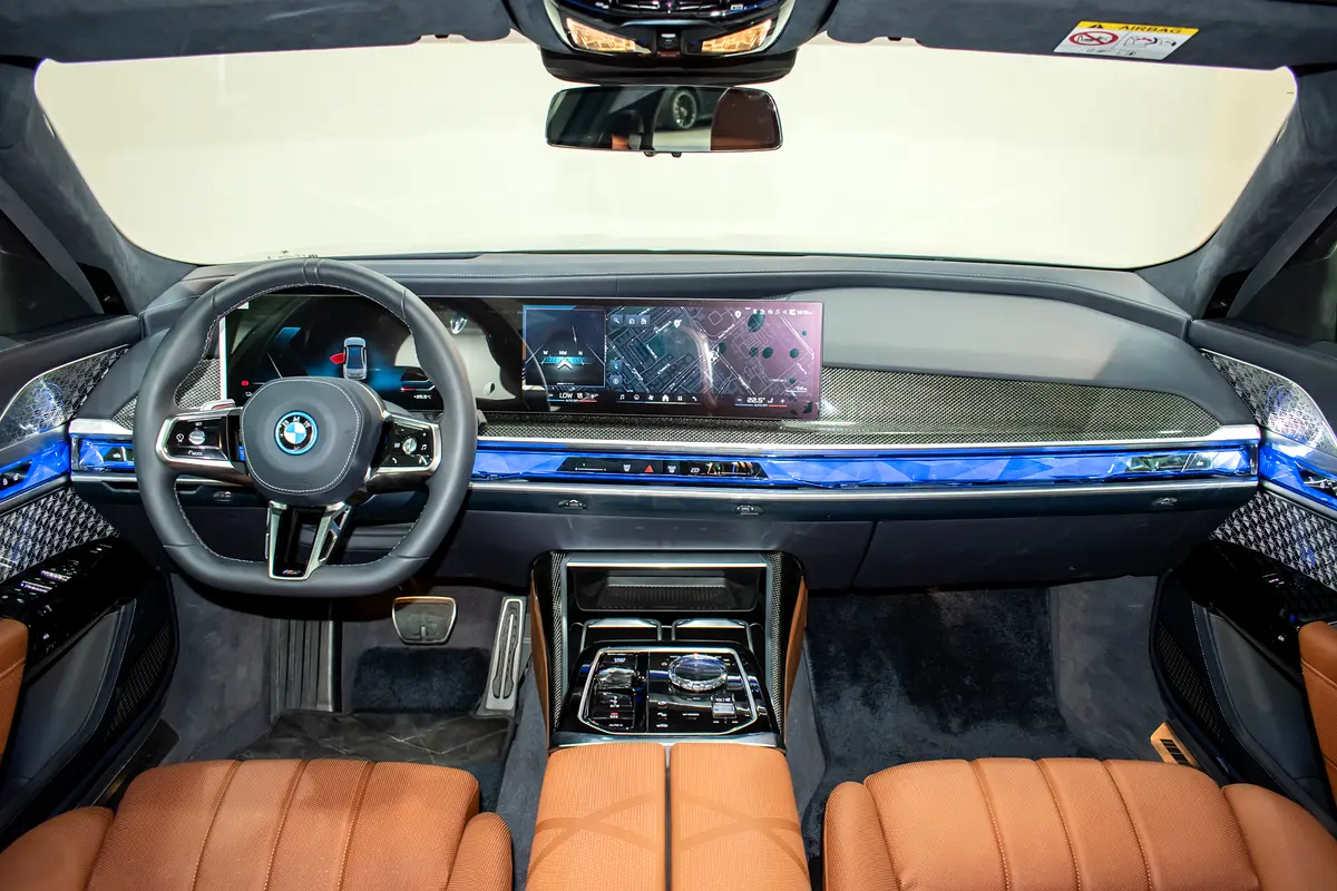 BMW i7 M70 xDrive 2026 - photo 8 - Import Émirats | International Cars