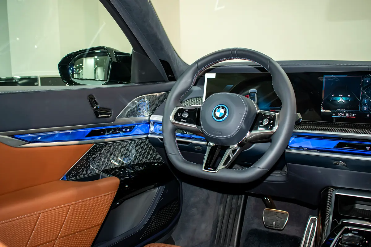 BMW i7 M70 xDrive 2026 - photo 9 - Import Émirats | International Cars