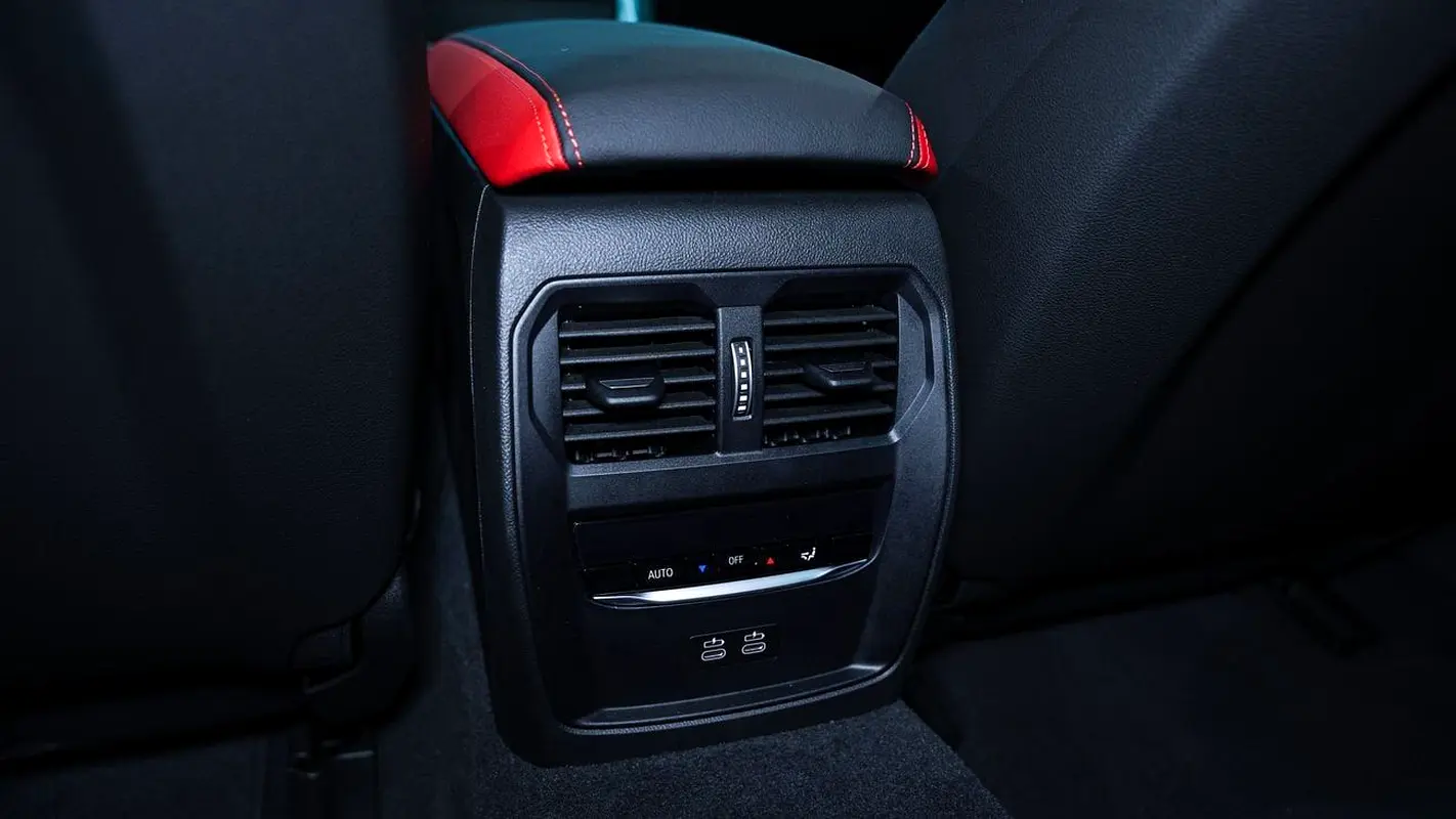 BMW i4 M50 2025 - photo 11 - Import Émirats | International Cars