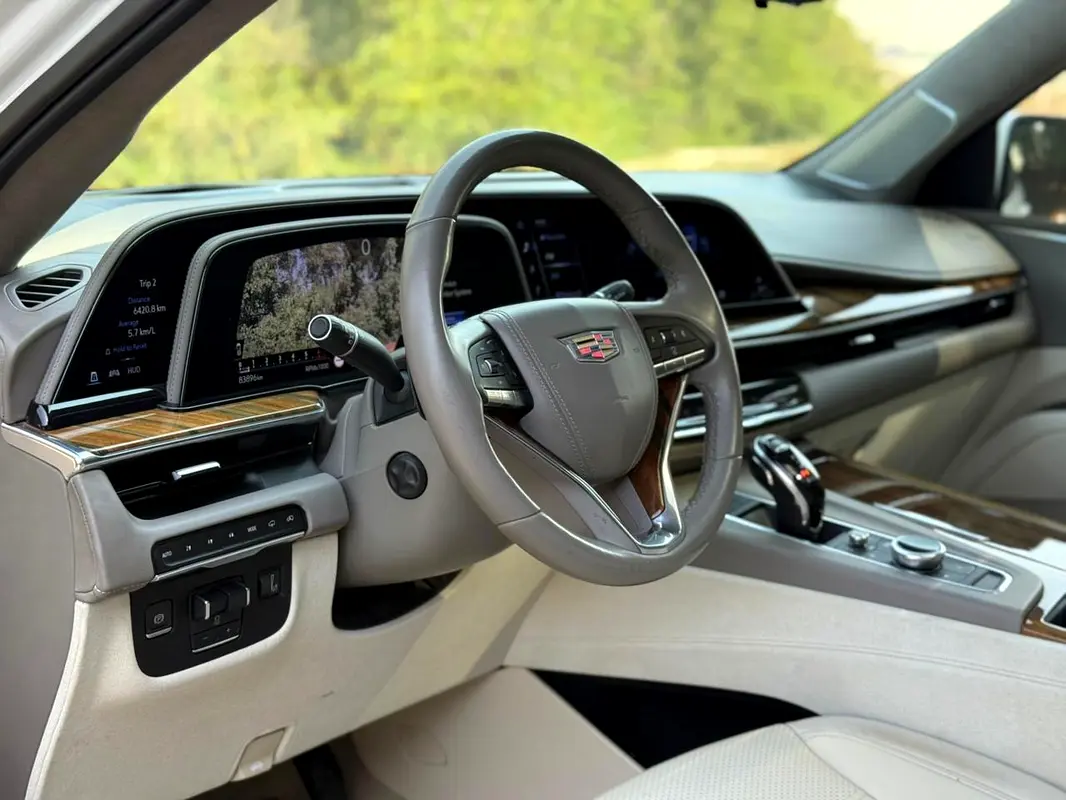 CADILLAC Escalade VIP Edition 2022 - photo 12 - Import Émirats | International Cars