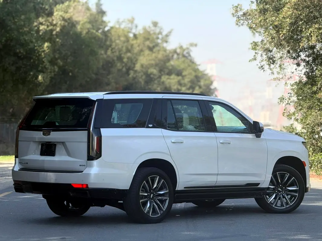 CADILLAC Escalade VIP Edition 2022 - photo 3 - Import Émirats | International Cars