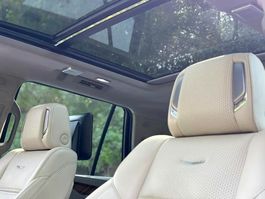 CADILLAC Escalade VIP Edition 2022 - photo 7 - Import Émirats | International Cars