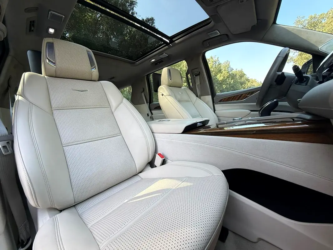 CADILLAC Escalade VIP Edition 2022 - photo 8 - Import Émirats | International Cars