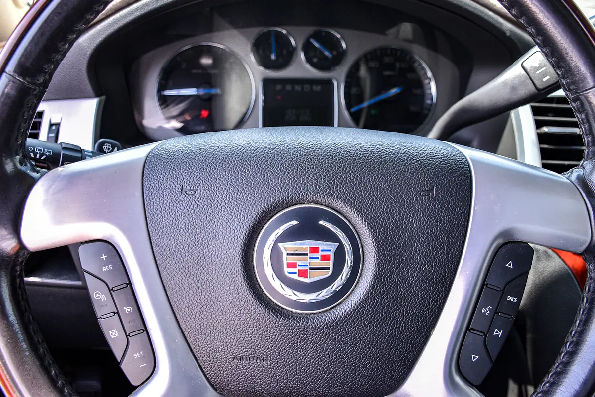 CADILLAC Escalade ESV 2011 - photo 11 - Import Émirats | International Cars