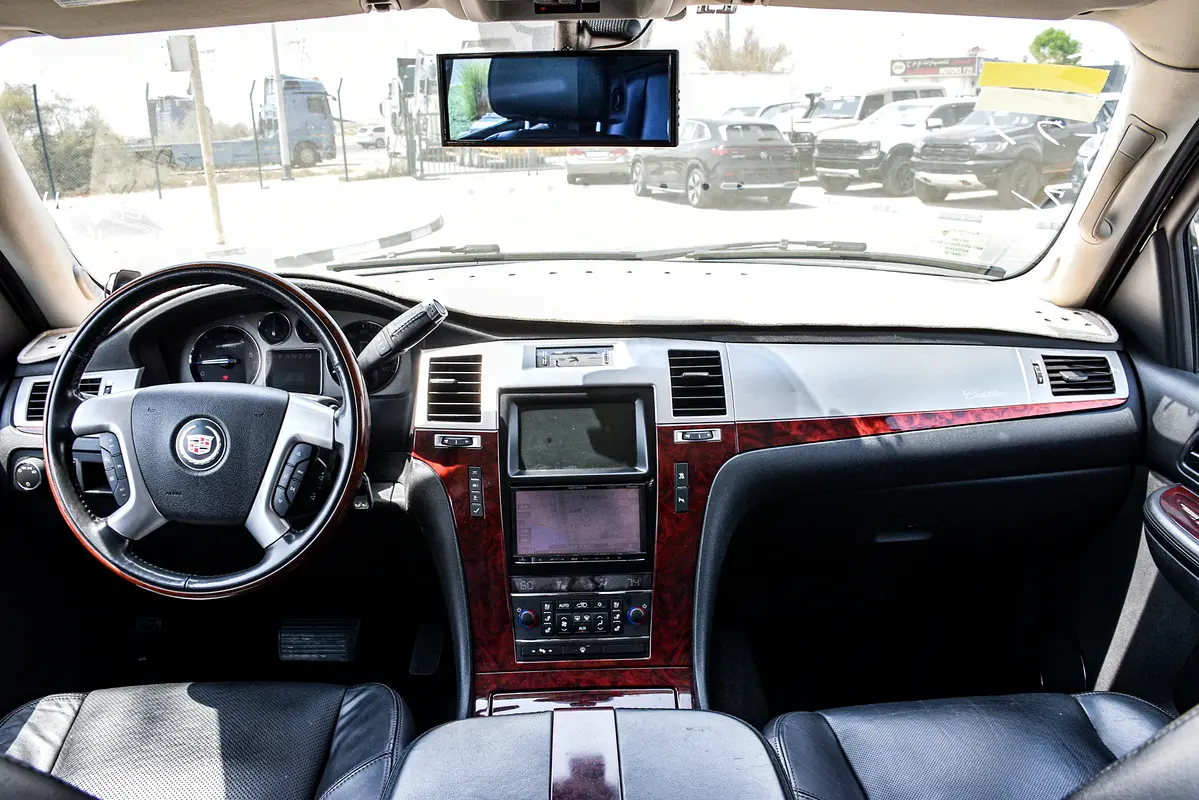 CADILLAC Escalade ESV 2011 - photo 12 - Import Émirats | International Cars