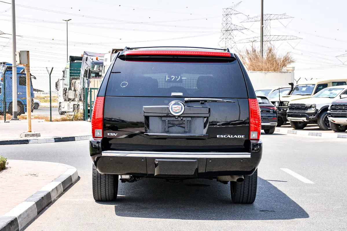 CADILLAC Escalade ESV 2011 - photo 7 - Import Émirats | International Cars
