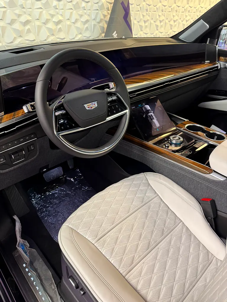 CADILLAC Escalade ESV Platinum 2025 - photo 10 - Import Émirats | International Cars