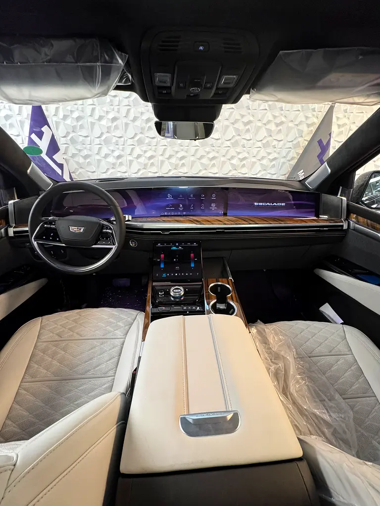CADILLAC Escalade ESV Platinum 2025 - photo 12 - Import Émirats | International Cars