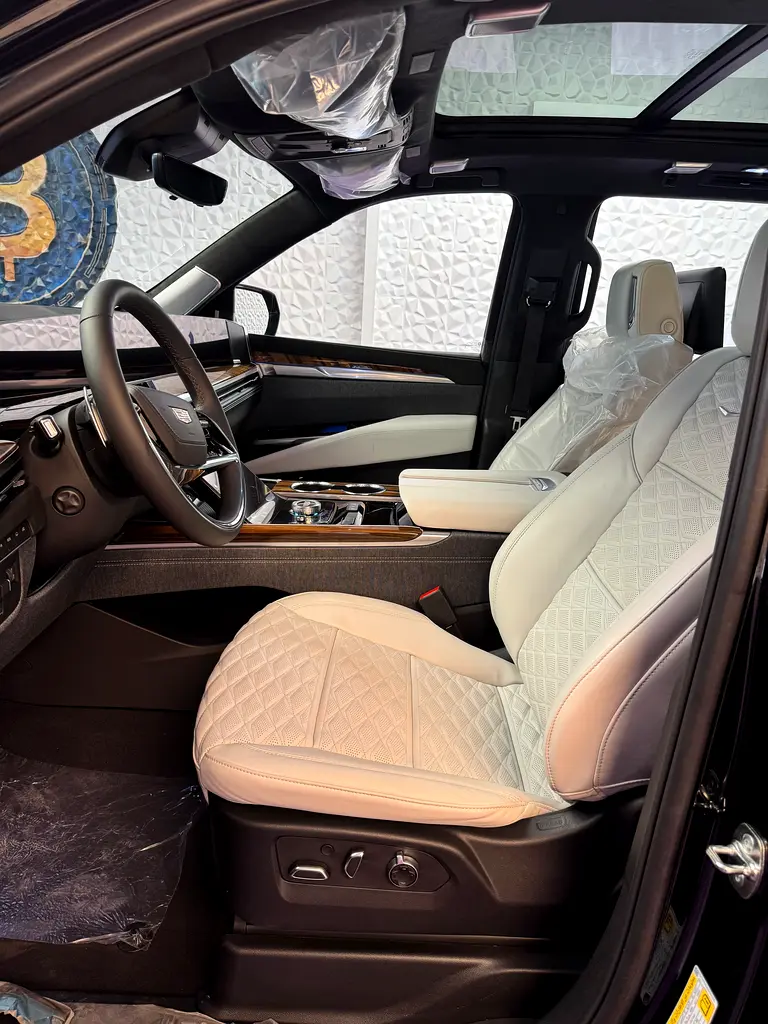 CADILLAC Escalade ESV Platinum 2025 - photo 3 - Import Émirats | International Cars