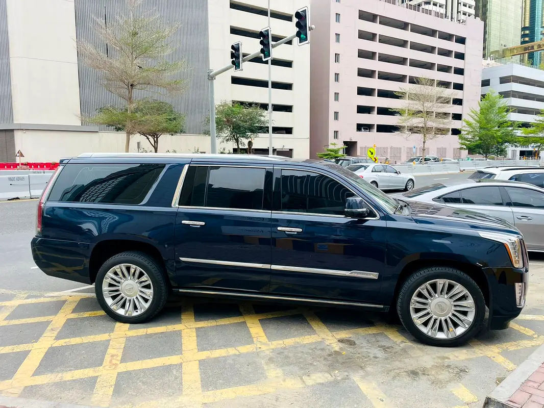 CADILLAC Escalade ESV Platinum 2018 - photo 10 - Import Émirats | International Cars