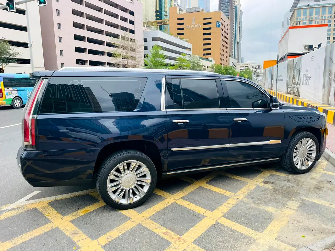 CADILLAC Escalade ESV Platinum 2018 - photo 12 - Import Émirats | International Cars