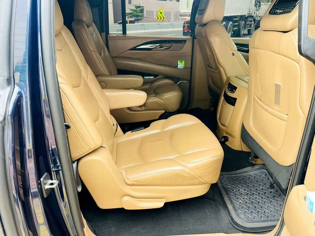 CADILLAC Escalade ESV Platinum 2018 - photo 3 - Import Émirats | International Cars