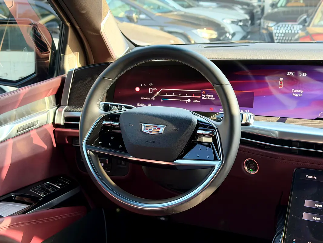 CADILLAC Escalade Sport Platinum 2025 - photo 10 - Import Émirats | International Cars
