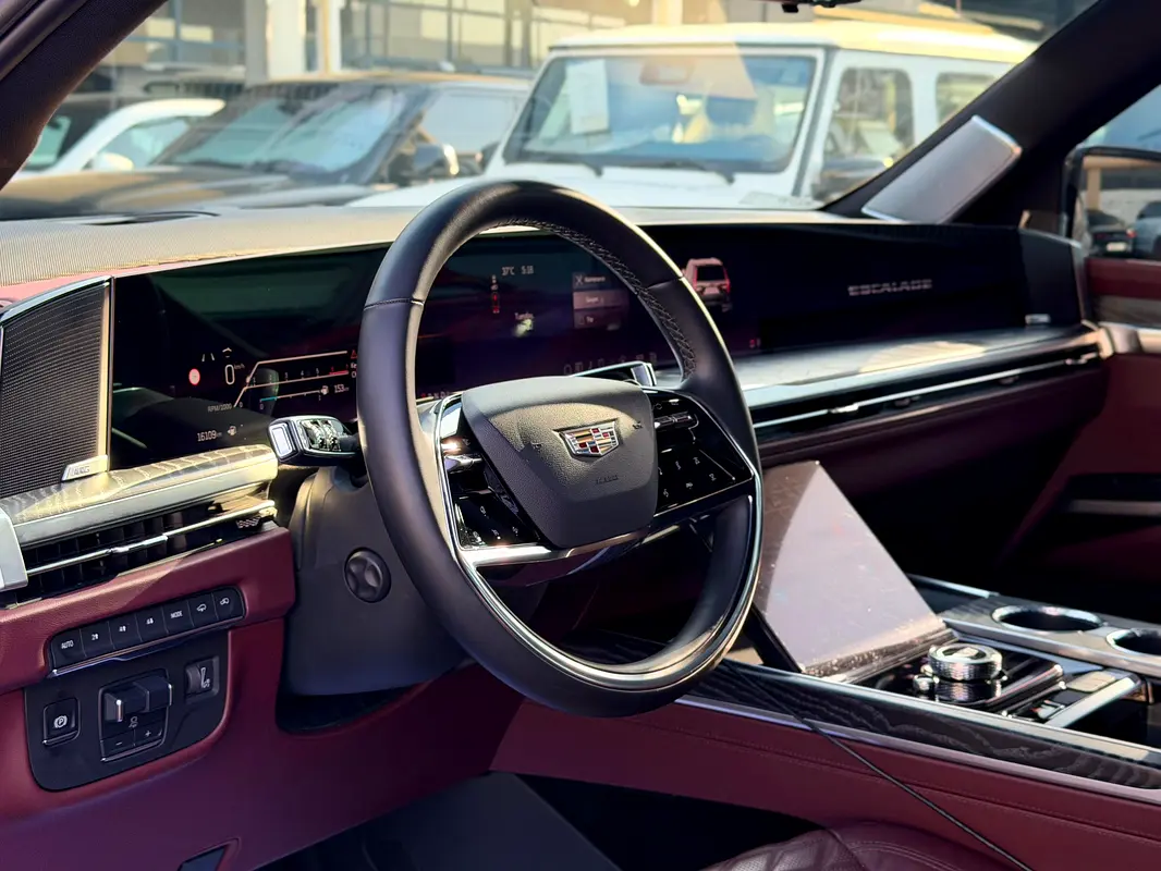 CADILLAC Escalade Sport Platinum 2025 - photo 4 - Import Émirats | International Cars