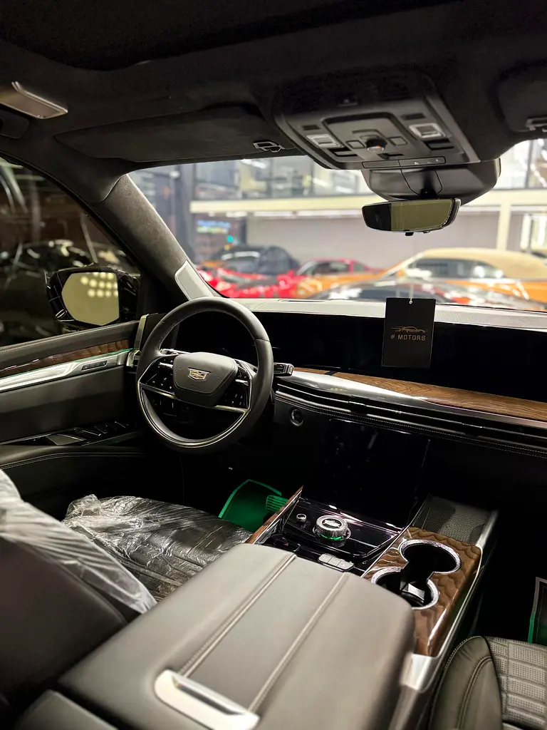 CADILLAC Escalade 600 Black Edition 2025 - photo 10 - Import Émirats | International Cars