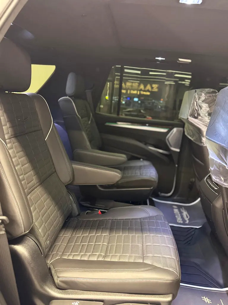CADILLAC Escalade 600 Black Edition 2025 - photo 12 - Import Émirats | International Cars