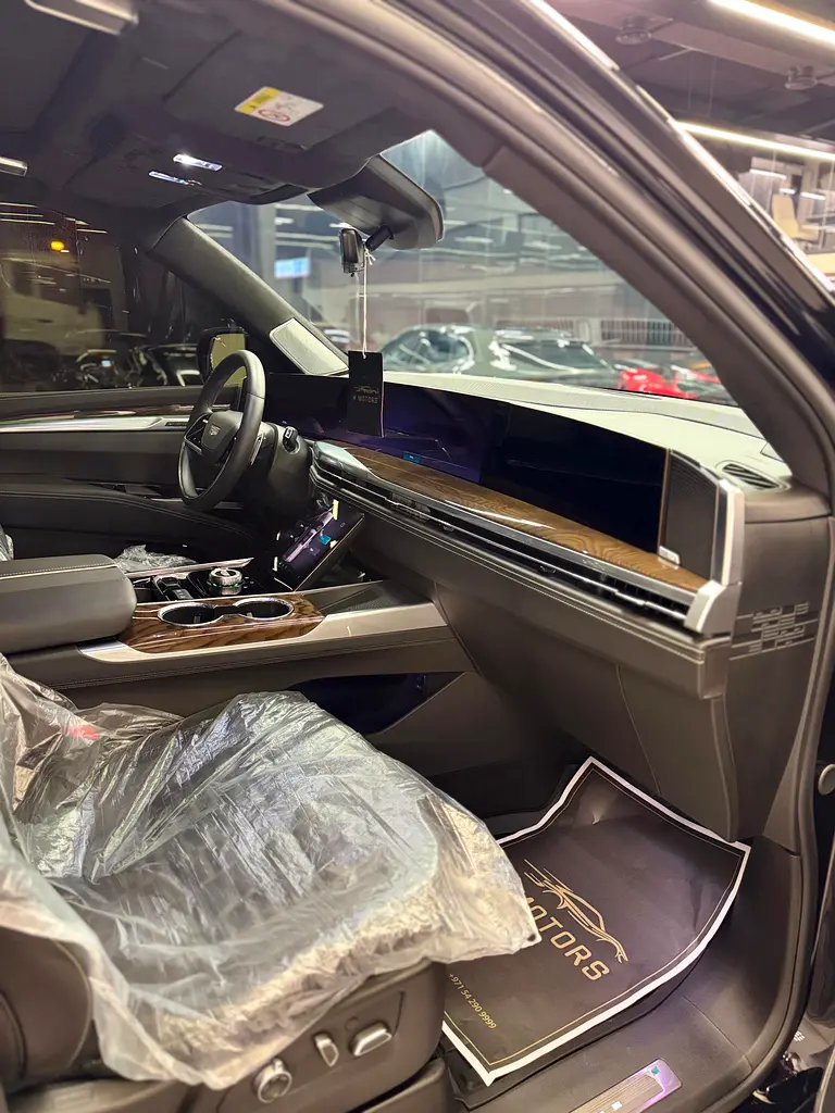 CADILLAC Escalade 600 Black Edition 2025 - photo 9 - Import Émirats | International Cars