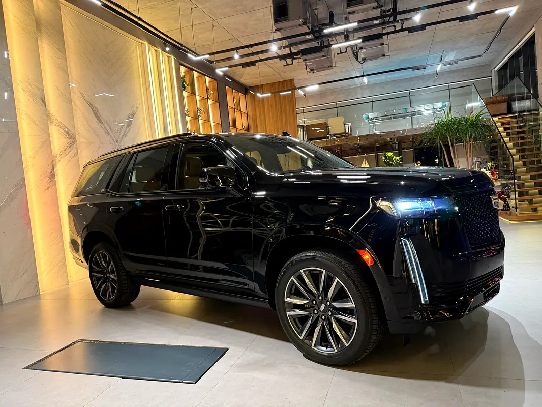 CADILLAC Escalade Sport 2023 - photo 3 - Import Émirats | International Cars