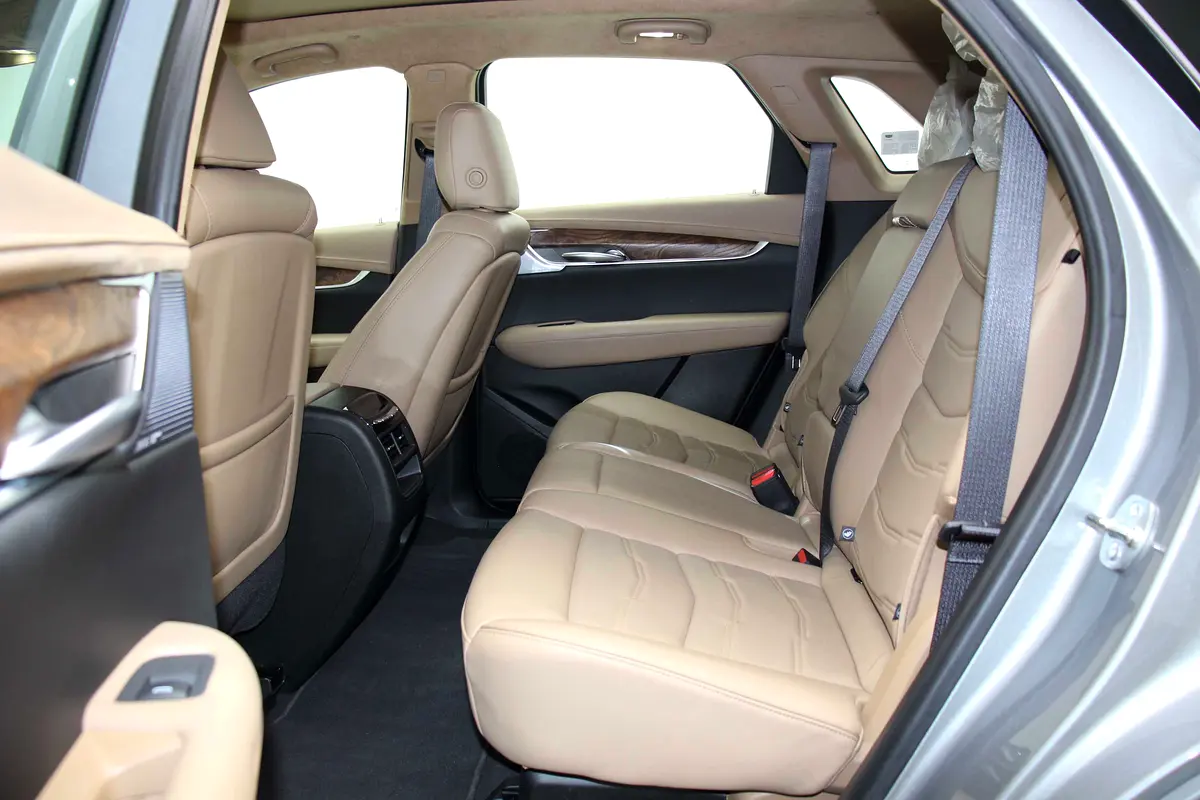 CADILLAC XT5 Platinum AWD 2024 - photo 10 - Import Émirats | International Cars