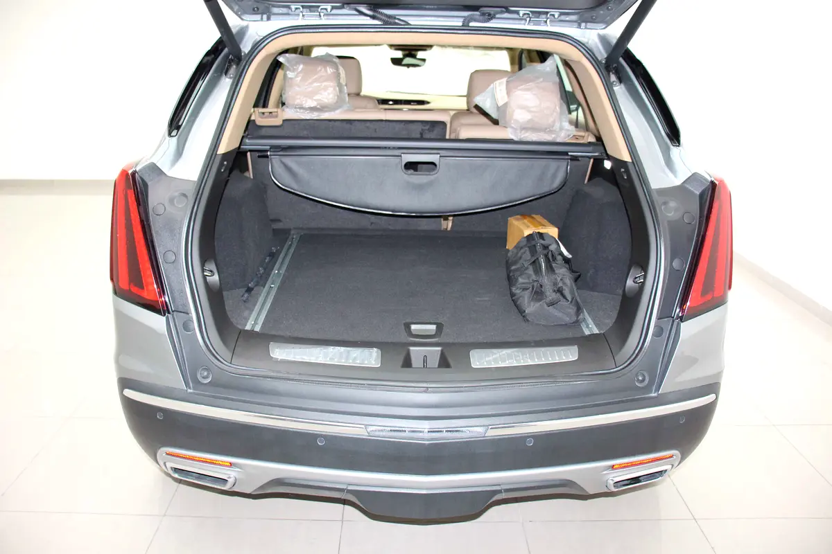 CADILLAC XT5 Platinum AWD 2024 - photo 5 - Import Émirats | International Cars