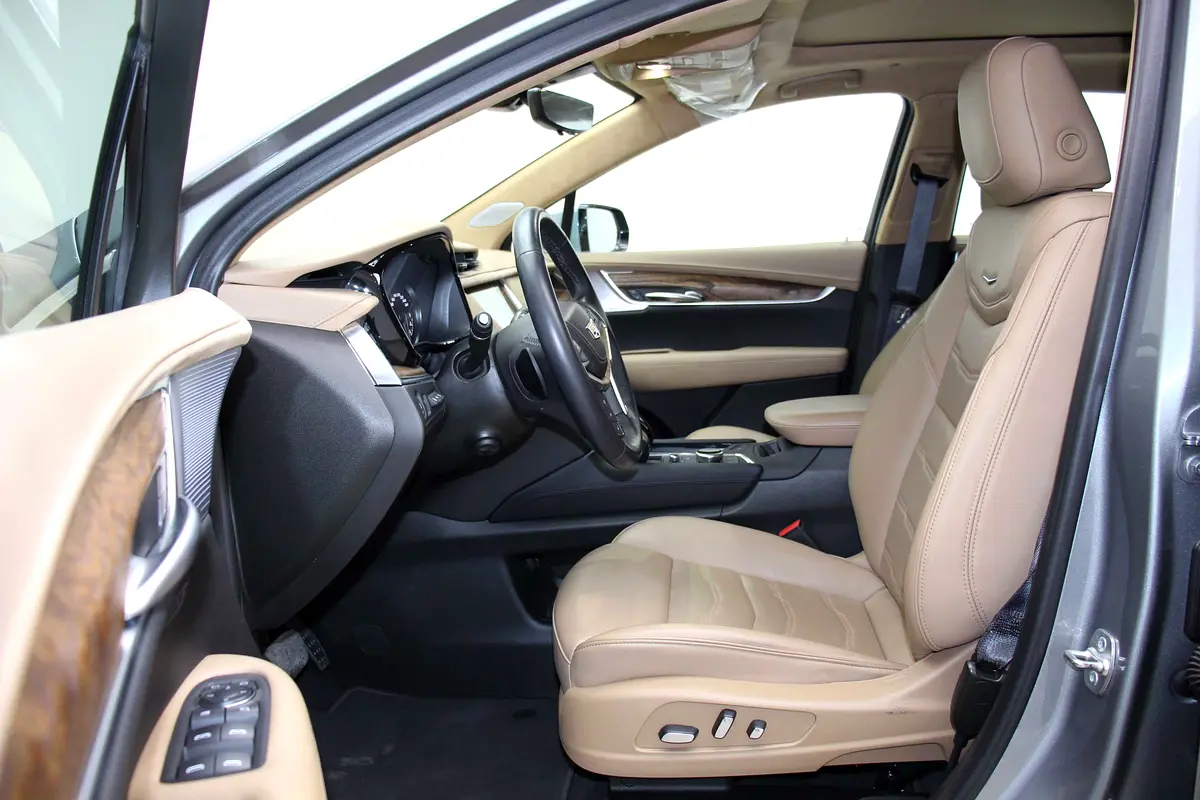 CADILLAC XT5 Platinum AWD 2024 - photo 9 - Import Émirats | International Cars