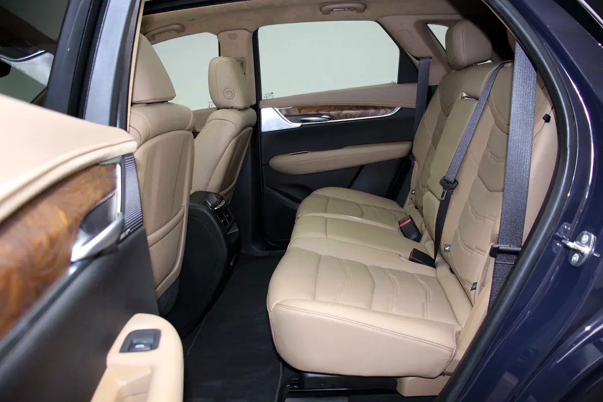 CADILLAC XT5 Platinum AWD 2024 - photo 10 - Import Émirats | International Cars