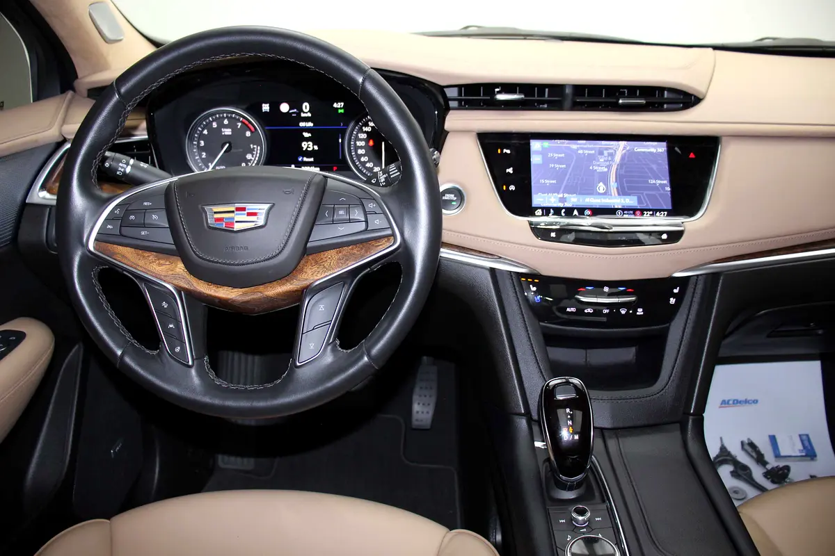 CADILLAC XT5 Platinum AWD 2024 - photo 8 - Import Émirats | International Cars