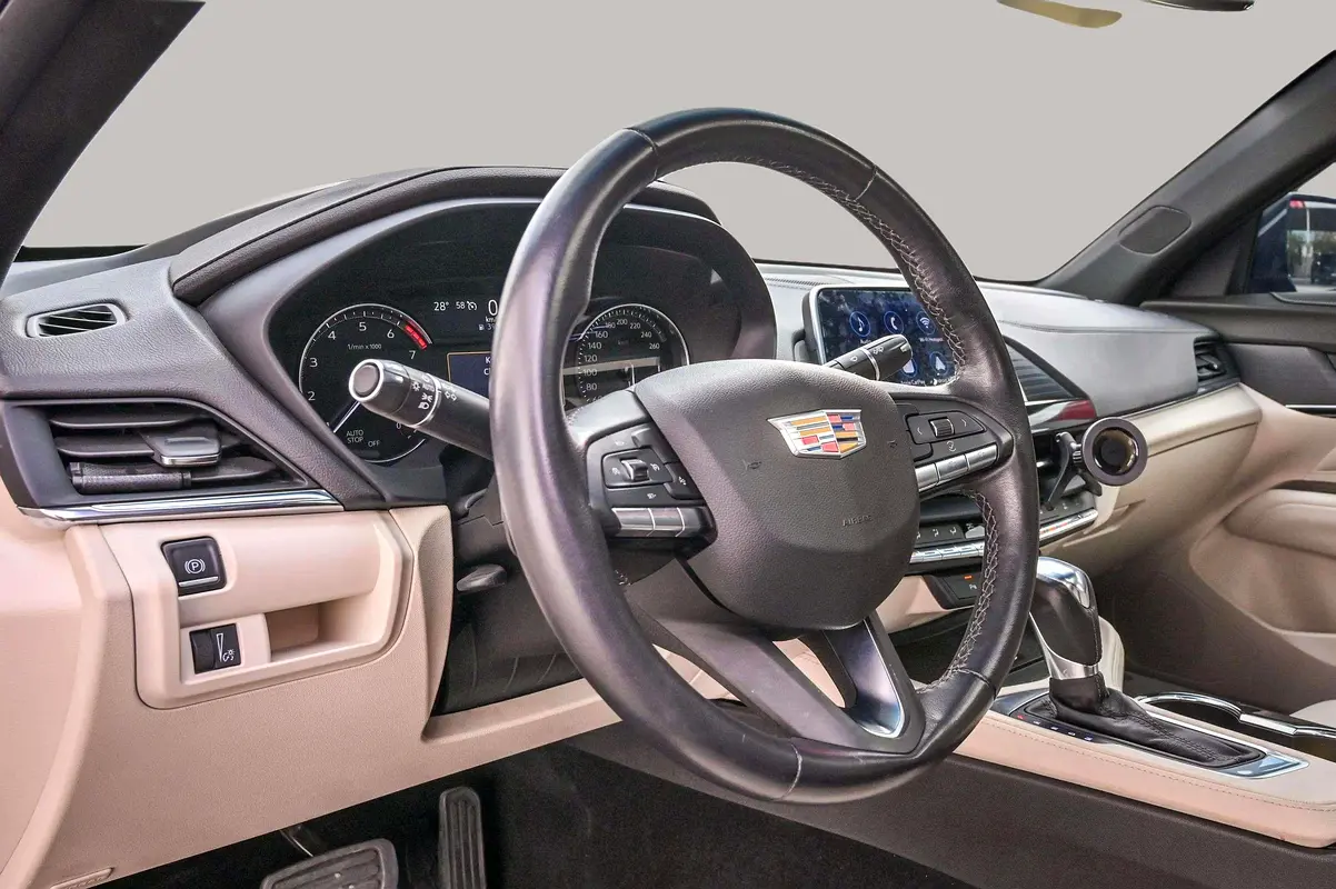 CADILLAC CT4 Luxury 2022 - photo 11 - Import Émirats | International Cars