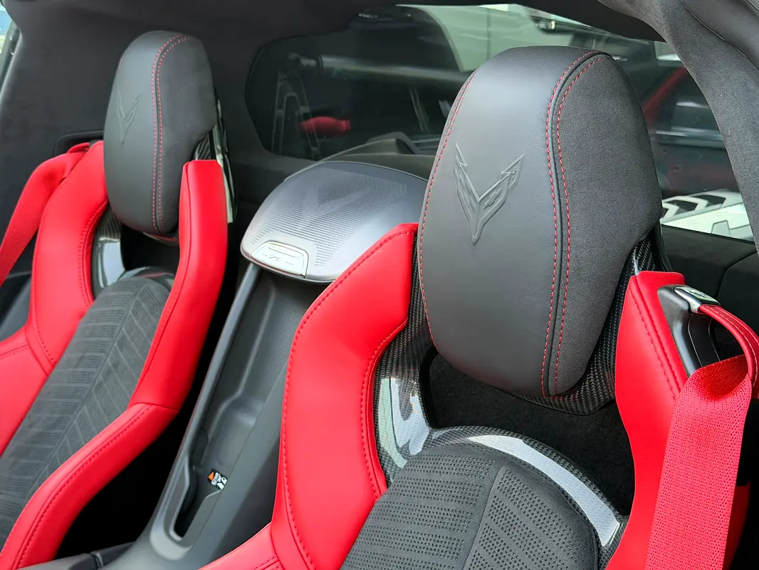 CHEVROLET Corvette 70th Anniversary Edition 2023 - photo 9 - Import Émirats | International Cars