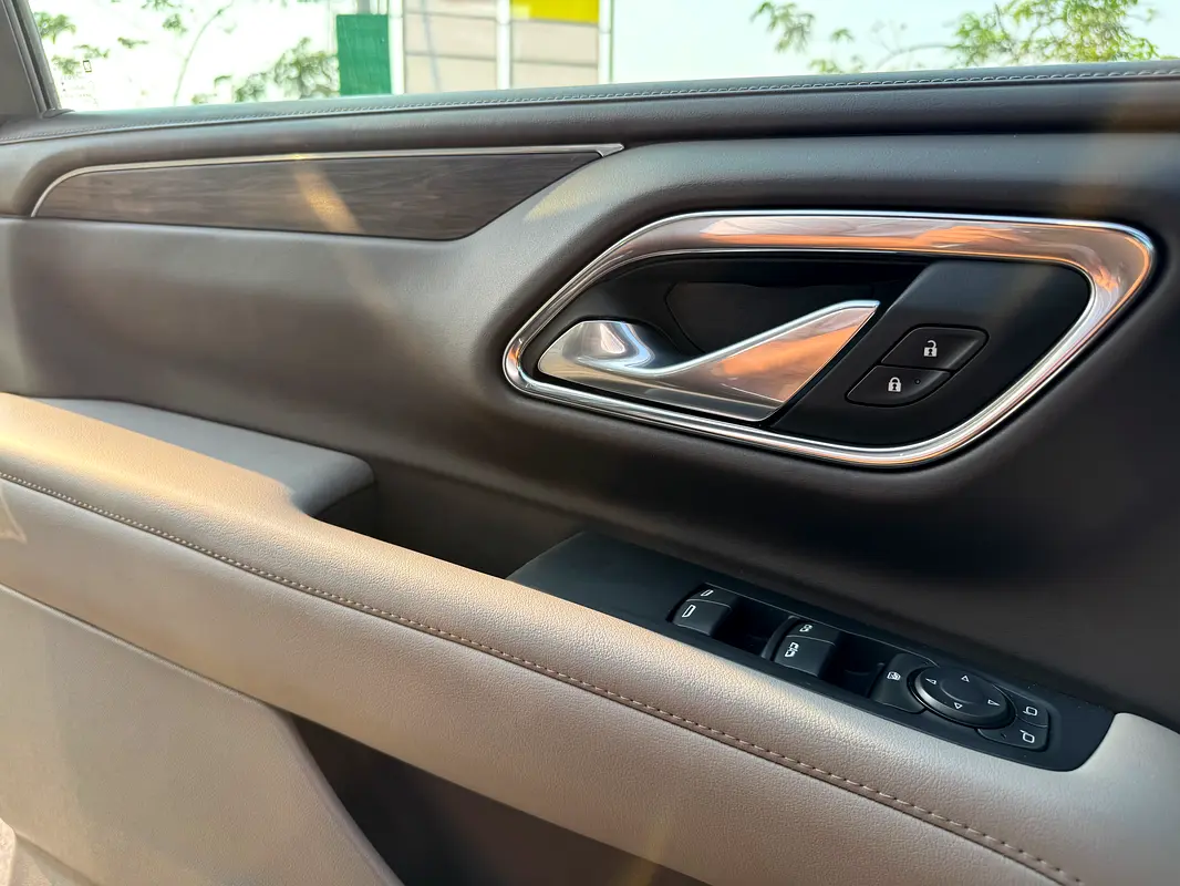 CHEVROLET Suburban LS 4WD 2023 - photo 11 - Import Émirats | International Cars