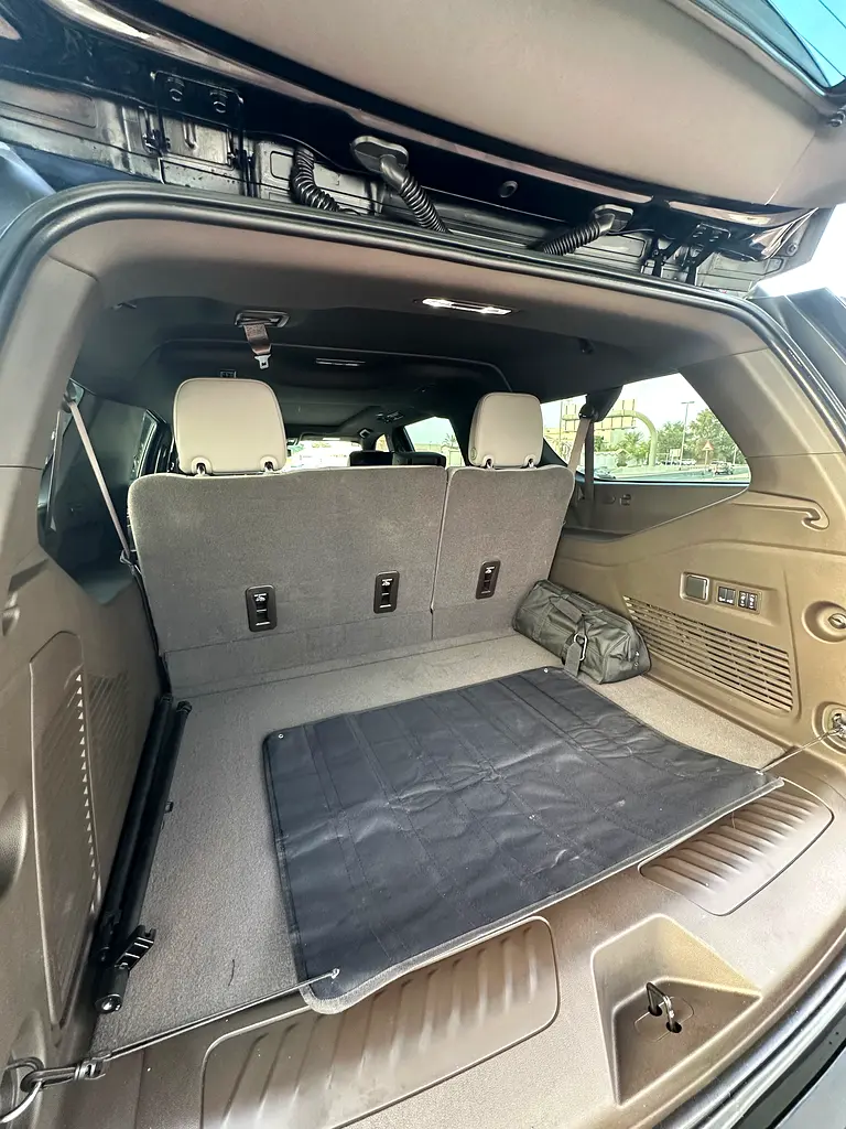 CHEVROLET Suburban LT 2024 - photo 4 - Import Émirats | International Cars