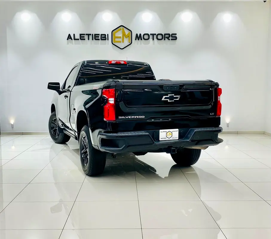 CHEVROLET Pickup 1500 2022 - photo 4 - Import Émirats | International Cars