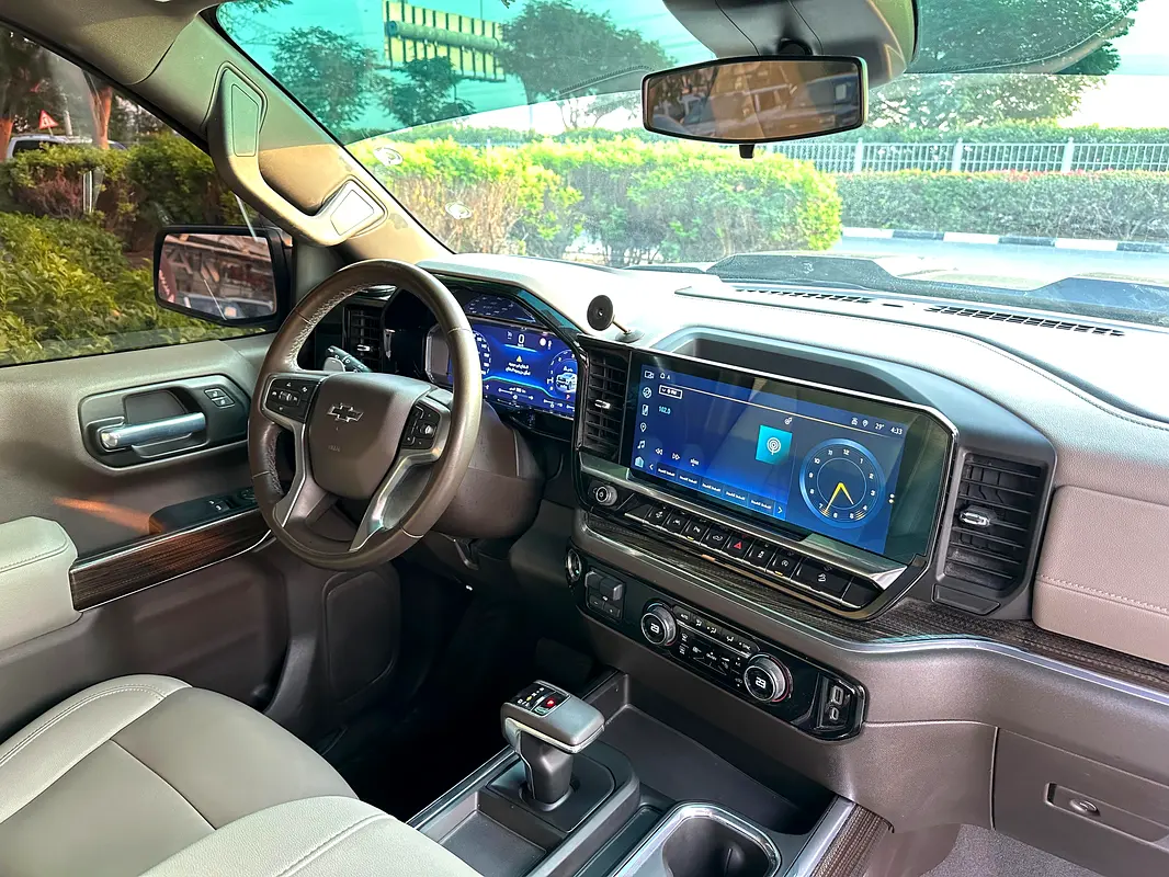 CHEVROLET Silverado LT 2023 - photo 10 - Import Émirats | International Cars