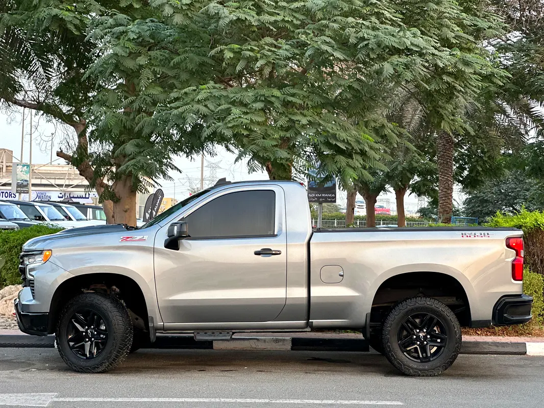 CHEVROLET Silverado LT 2023 - photo 5 - Import Émirats | International Cars