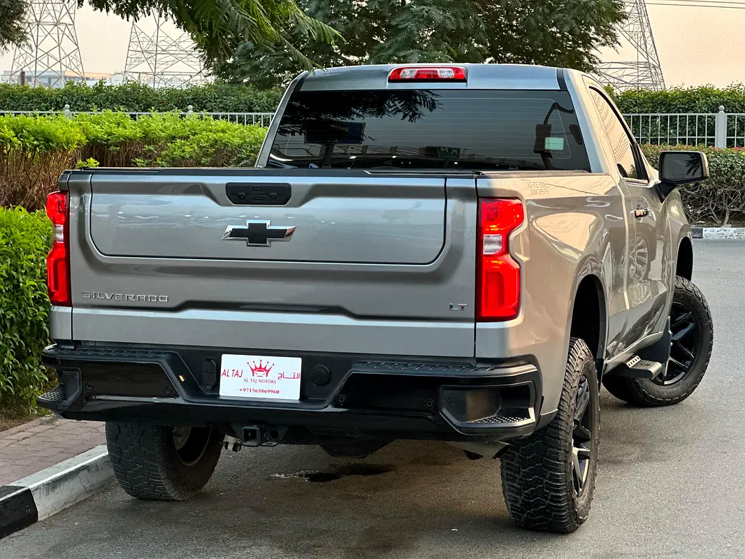 CHEVROLET Silverado LT 2023 - photo 6 - Import Émirats | International Cars