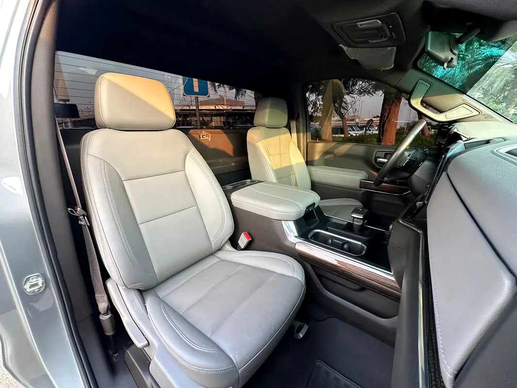 CHEVROLET Silverado LT 2023 - photo 7 - Import Émirats | International Cars