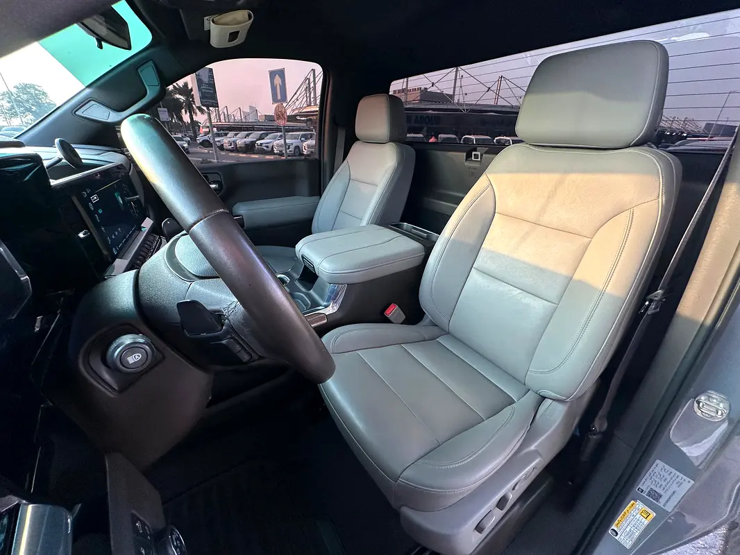 CHEVROLET Silverado LT 2023 - photo 9 - Import Émirats | International Cars