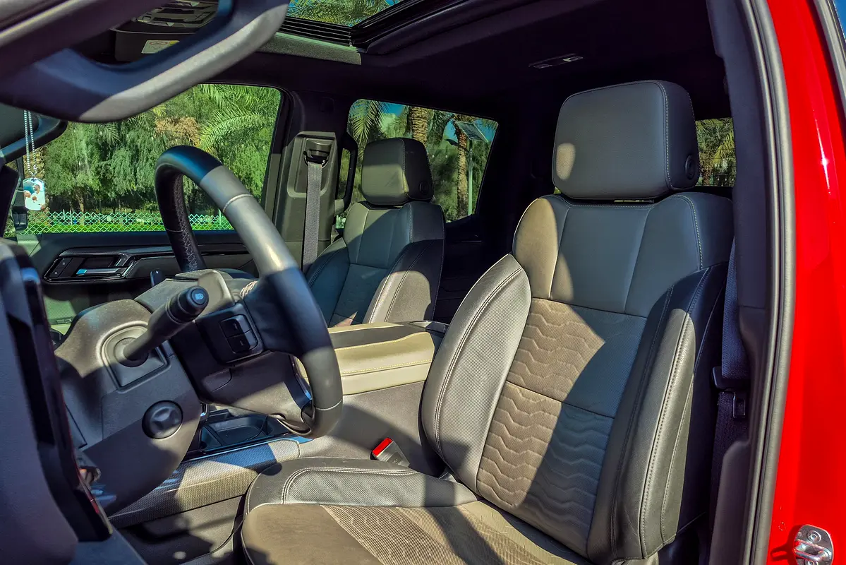 CHEVROLET Silverado ZR2 2023 - photo 12 - Import Émirats | International Cars