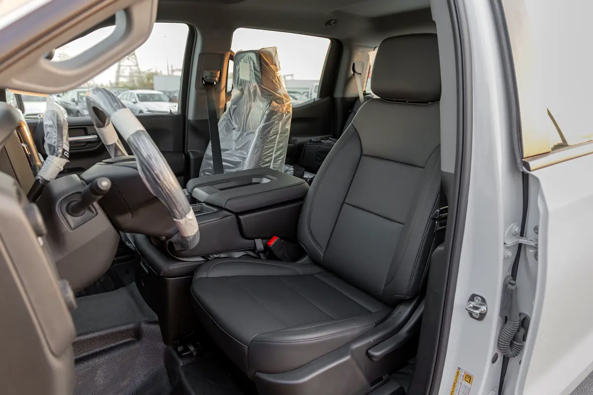 CHEVROLET Silverado WT 2025 - photo 11 - Import Émirats | International Cars