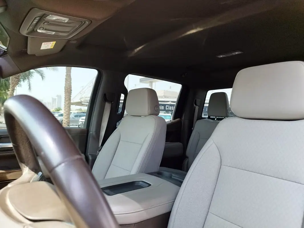 CHEVROLET Silverado LT 2021 - photo 12 - Import Émirats | International Cars